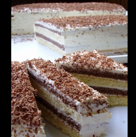 Легендарната торта МЕТЪР: пече се в две тави и е идеална за семеен празник! От малко съставки - голям сладкиш: