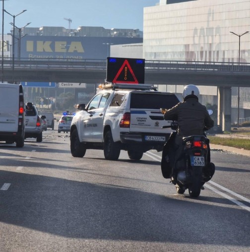 Порше удари кола с 200 км/ч на Околовръстното в София, има загинал, а шофьорът обяснява: "Ударих кола, панамерата е на кайма"-снимки 