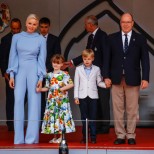 „Бедните деца трябва да бъдат спасени!“: Принцесата на Монако показа нова снимка на децата си – тя ужаси обществеността