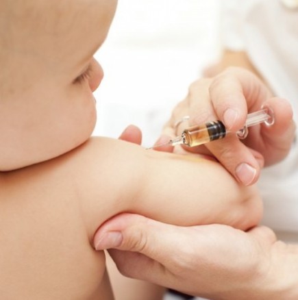 Вместо да бъдат ваксинирани с БЦЖ, инжектирали 600 бебета с физиологичен разтвор