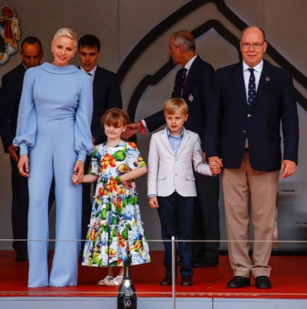 „Бедните деца трябва да бъдат спасени!“: Принцесата на Монако показа нова снимка на децата си – тя ужаси обществеността