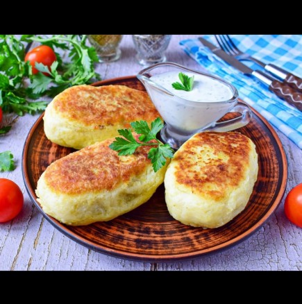 СЕЛСКИ картофени кюфтенца със сирене и лук - хем хрупкави, хем пухкави! Един кусур нямат по тази рецепта:
