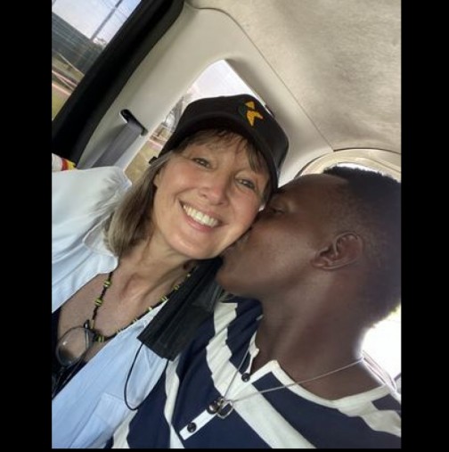 60-годишна американка каза "ДА" на 30-годишен африканец, но не това е най-странното в тази двойка (Снимки)