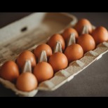 Как да проверите свежестта на яйцата направо в магазина: лесен трик, за който определено не сте знаели