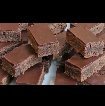 Шоколадов сладкиш САМО с 3 лъжици захар (може и без захар) - готов е, докато мигнеш!