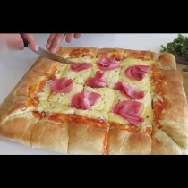 „У нас на село правим най-хубавата домашна пица“, каза ми мама и ми даде рецептата:
