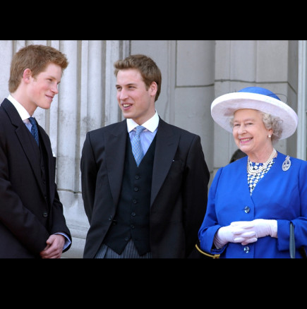Уилям и Хари, треперете! Ето го бъдещият сърцеразбивач на Короната - най-красивият внук на Елизабет Втора (СНИМКИ)