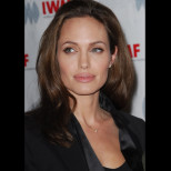 „Изтънели устни, увиснало лице“: Анджелина Джоли е загубила легендарната си красота! (СНИМКИ)