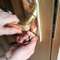 Отидох в дома на майка ми без предупреждение и като отворих вратата с моя ключ, бях зашеметена от това, което заварих!