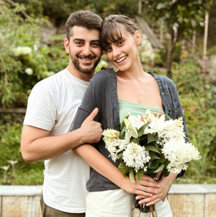 Най-накрая! Сашо Кадиев предложи брак на Ивелина навръх Бъдни вечер пред родителите й - ето пръстена! (СНИМКИ)