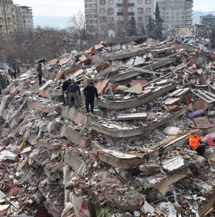 ГЕРОИТЕ! Българските спасители са извадили ПЕТИМА оцелели под руините в турския град Кахраманмараш! /СНИМКИ/
