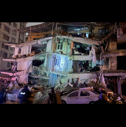 Трагедията в Турция и Сирия е огромна: продължават да вадят тела от отломките след унищожителното земетресение (СНИМКИ)