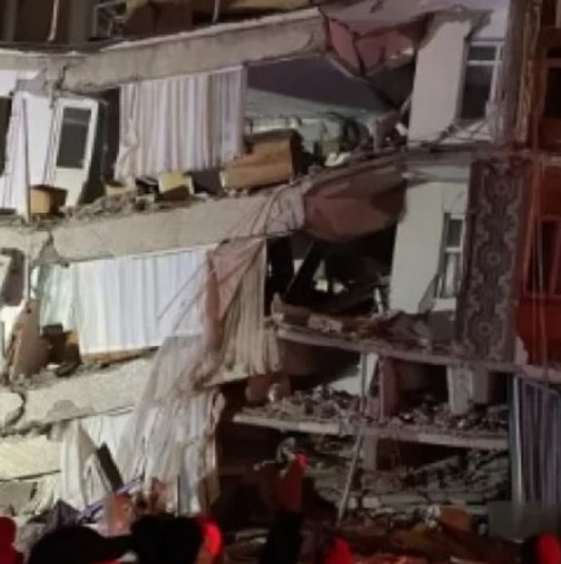 Земетресение 7,7 по Рихтер разтърси Турция тази нощ