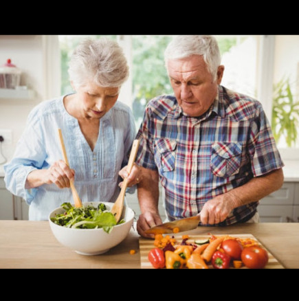 Ендокринолог: Така трябва да се хранят възрастните хора, за да избегнат здравословни проблеми: