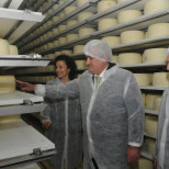 Собственик на мандра с жестоко признание за преработването на мляко в България 
