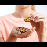 4 здравословни проблема, с които ще се сбогувате, ако всеки ден ядете шепа орехи: