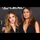 Салма Хайек (56) и 15-годишната й дъщеря подпалиха червения килим на Оскарите с тоалети - като сестри са! (СНИМКИ)