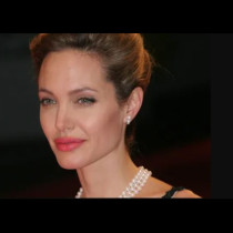 Анджелина Джоли иска да се срещне с новата на Брад Пит