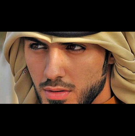 "Поправил" се е и е оплешивял: Ето как изглежда сега най-красивият арабин в света (Снимка)