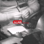 Камера за наблюдение засне как шофьорна такси се дрогира и после шофира-Видео