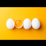 Червени петна в жълтъка: какво е това и може ли да се разболеете, като ядете такова яйце?