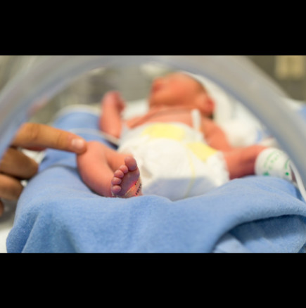 Нов скандал с новородено в болница - бебчето със счупен крак след лечение от жълтеница: