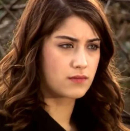 2 години затвор грозят любимата турска актриса Хазал Кая