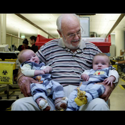 Мъжът със "златна" кръв, който спаси живота на над 2 милиона бебета (СНИМКИ):