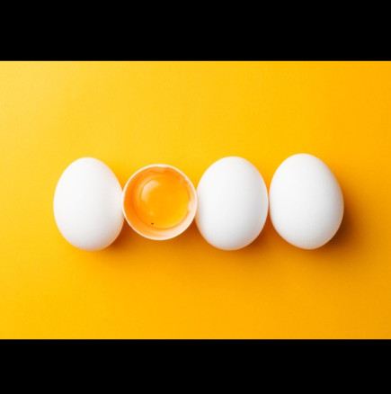Червени петна в жълтъка: какво е това и може ли да се разболеете, като ядете такова яйце?