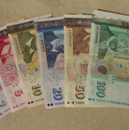 Снимка на български банкноти възмути хората
