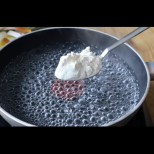 „Сложи брашното във вряща вода“: Рецептата на баба без яйца, която не ме е предавала от 30 години!