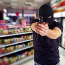 Маскиран се опита да обере магазин с пистолет, продавачката го изхвърли навън