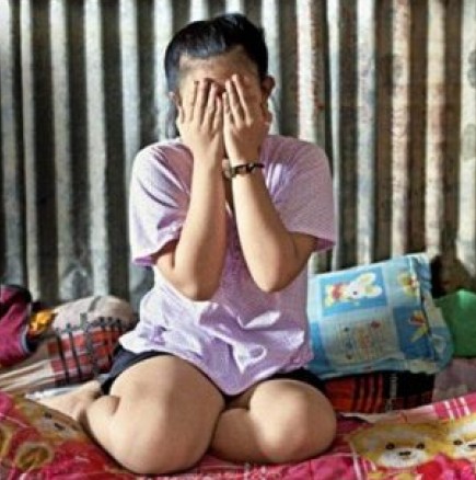 Изнасилвано момиче: Майка ми продаде девствеността ми когато бях само на 12