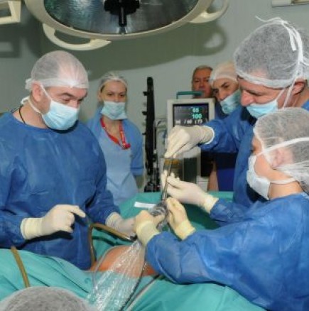 Лекари направиха уникална операция: Отстраняване на тумор без капка кръв