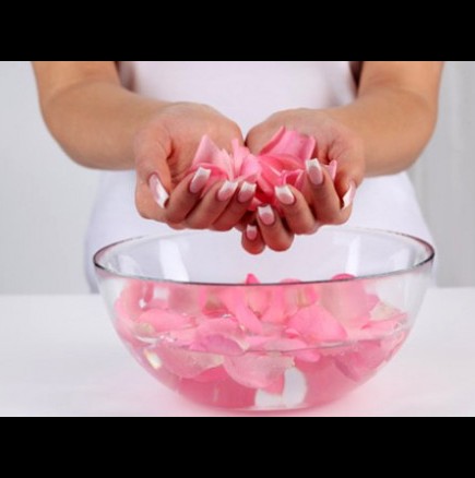 Как да си направим крем за лице с розова вода