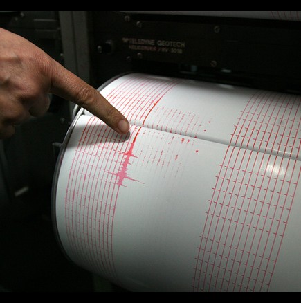 Земетресение със сила 8,0 по Рихтер разлюля Чили, има опасност от цунами и за Еквадор и Перу