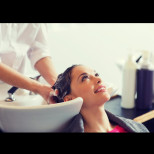 Само 10% от жените знаят това: как да миете косата си, за да заблести