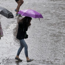 Не само дъждове връхлитат България в събота-Жълт код е обявен за опасни явления