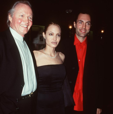 Единственият мъж в живота на Анджелина Джоли, за който не се говореше почти нищо, но бе причина за много скандали