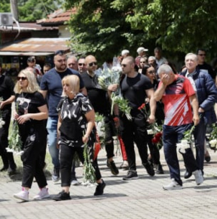Погребението на брат Галев обвито в мистерия-Снимки