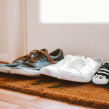 Лош вкус ли е да помолите гостите да си събуят обувките преди да влязат в дома ви или е правилно