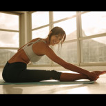 Тренировката на гимнастичките: 5 прости упражнения за гъвкавост и красива стойка