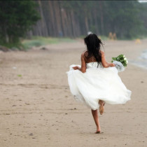 Жена избяга от собствената си сватба след като изпадна в шок от изненадата, която й беше подготвил любимия