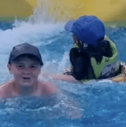 10-годишно момче спаси давещо се дете в басейн
