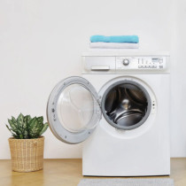 Никога не оставяйте вратата на пералната машина отворена след пране: