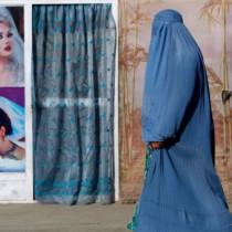 Защо на жените в Афганистан им забраниха епилацията и затвориха салоните за красота