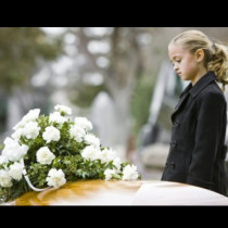 Трябва ли децата да се водят на погребения? Мнението на психолози и свещеници: