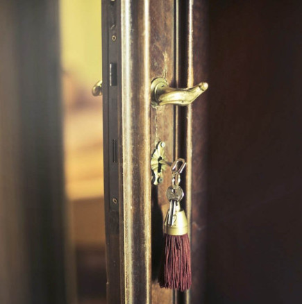 Не оставяйте ключ в ключалката на входната врата през нощта-Това се оказа по-лошо отколкото ако заключите и го извадите!
