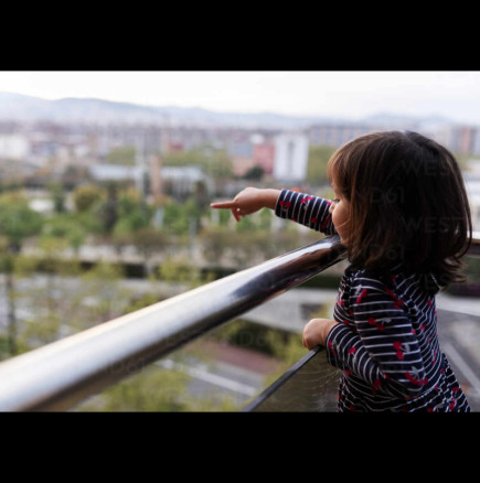 3-годишно момиченце полетя от 5-тия етаж - останалото е Божие чудо:
