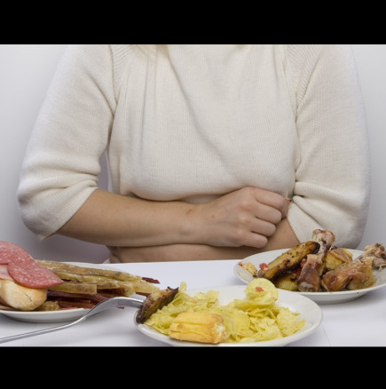Гастроентеролог: Болката в корема по време на ядене - симптом на опасно заболяване